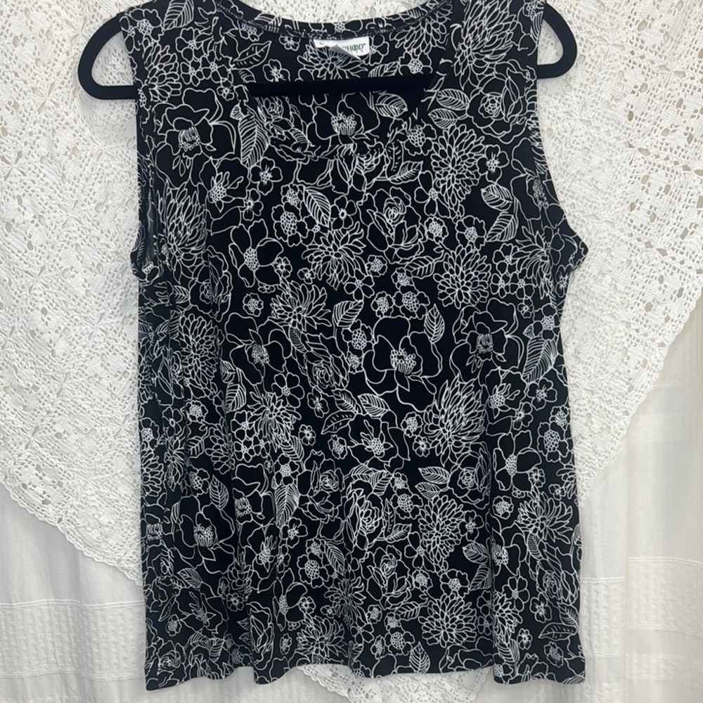 Motherhood Maternity Black and White Sleeveless Tank Top